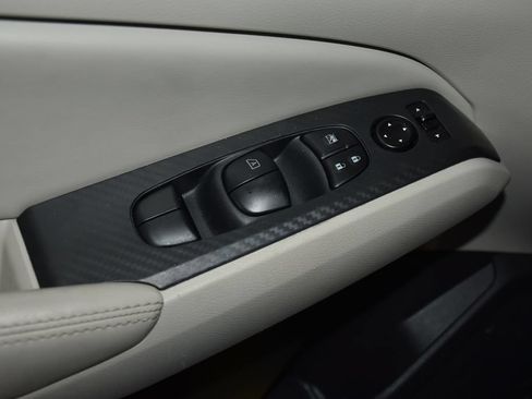 Used 2025 Nissan Altima 2.5 SV FWD image 23