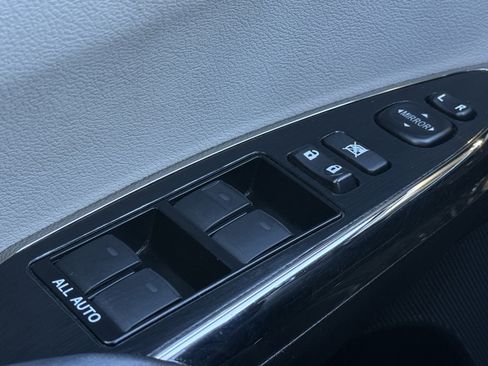 Used 2017 Toyota Avalon XLE image 29