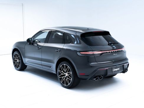 Certified 2025 Porsche Macan AWD/4WD image 3