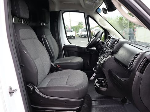 Used 2025 RAM ProMaster 2500 w/ U-Haul Equipment Group FWD image 35