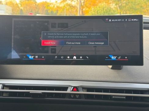 Certified 2025 BMW iX M60 image 19