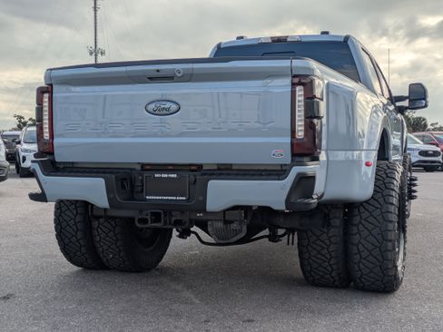 Used 2025 Ford F350 Lariat w/ Lariat Ultimate Package image 3