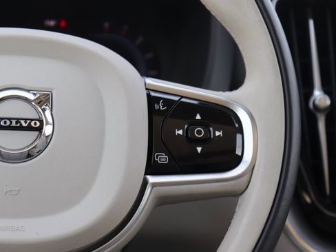 Used 2024 Volvo XC60 B5 Core image 24