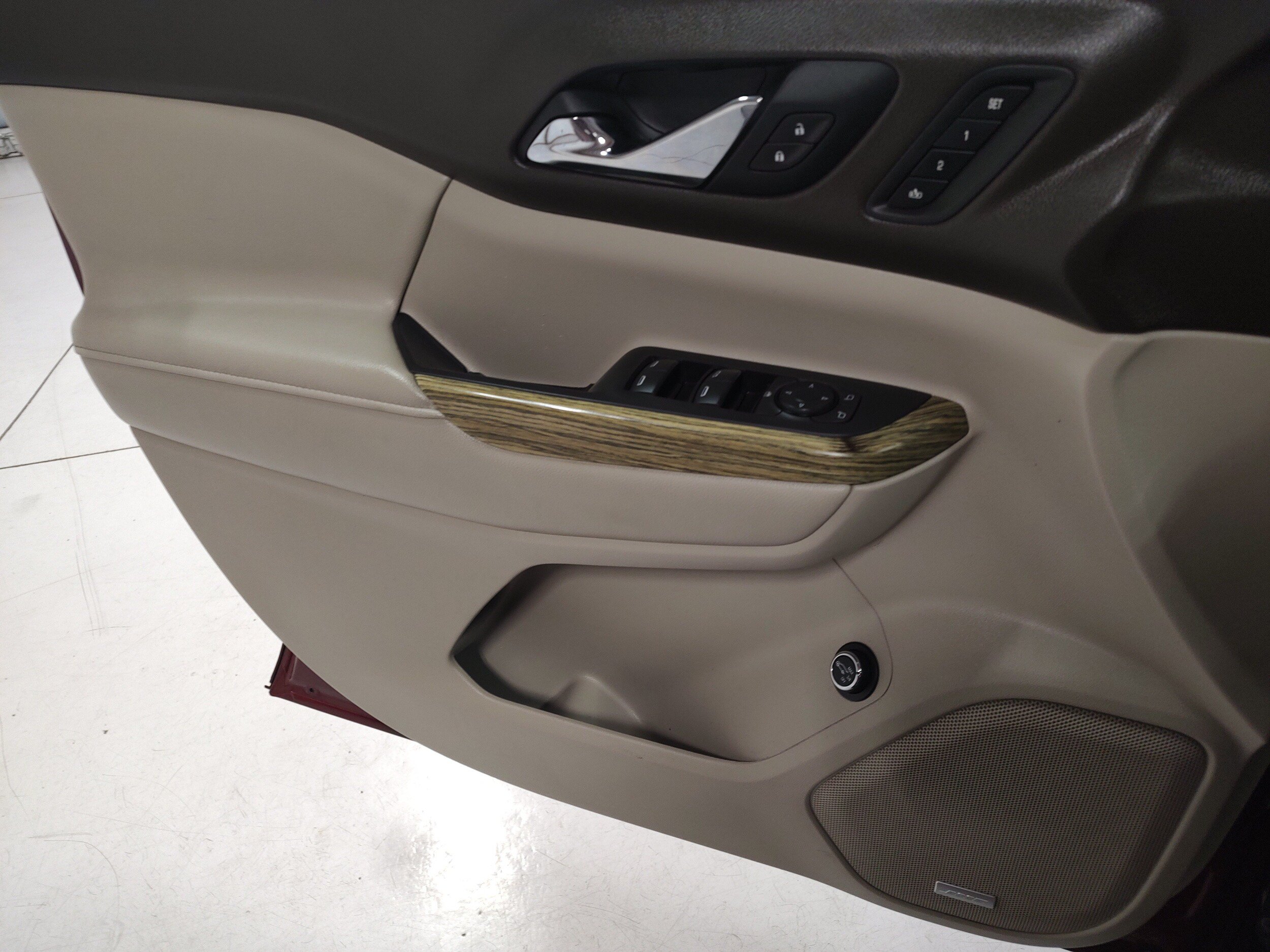 Used 2018 GMC Acadia Denali AWD/4WD image 10