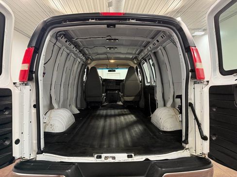 Used 2017 GMC Savana 2500 image 75