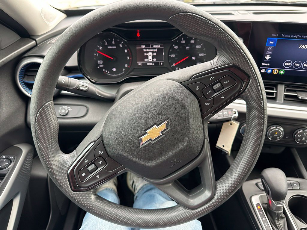Used 2024 Chevrolet Trax LS w/ LS Convenience Package FWD image 12