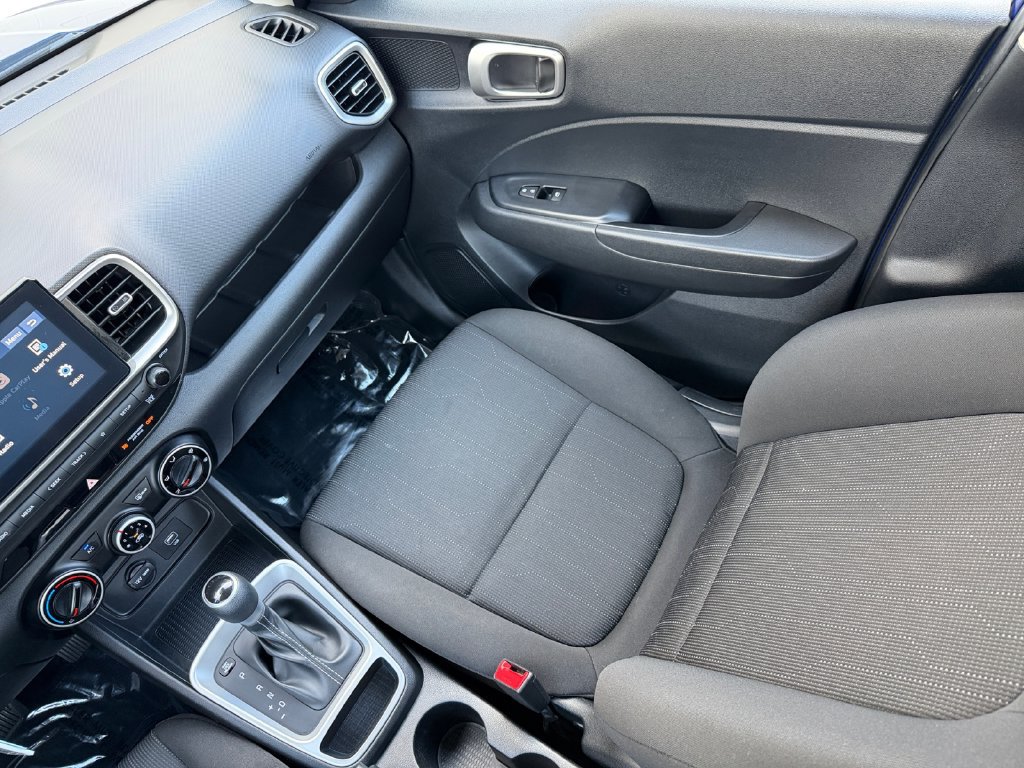Used 2021 Hyundai Venue SE FWD image 17