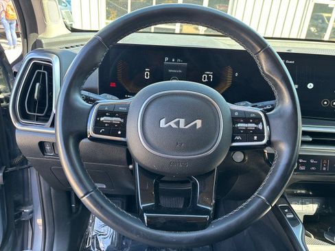 Used 2024 Kia Sorento S image 15