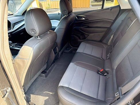 Used 2024 Chevrolet Trax LT FWD image 16