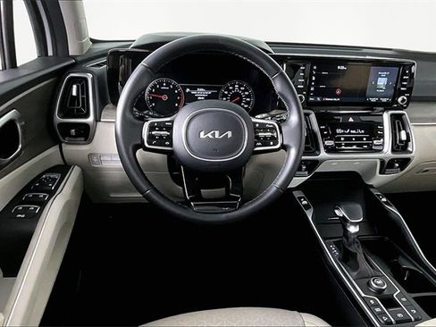 Used 2023 Kia Sorento EX w/ Panoramic Sunroof Package image 8