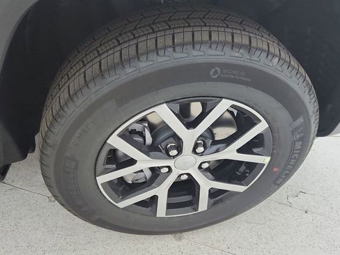 New 2025 Jeep Grand Cherokee L Limited image 19