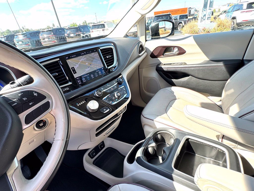 Used 2020 Chrysler Pacifica Limited FWD image 37