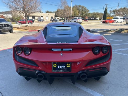 Used 2022 Ferrari F8 Tributo image 13