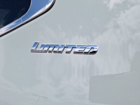 Used 2026 Toyota Tundra Limited AWD/4WD image 13