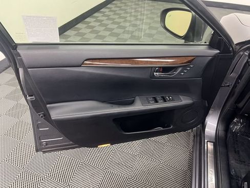 Used 2015 Lexus ES 350 w/ Luxury Package FWD image 9