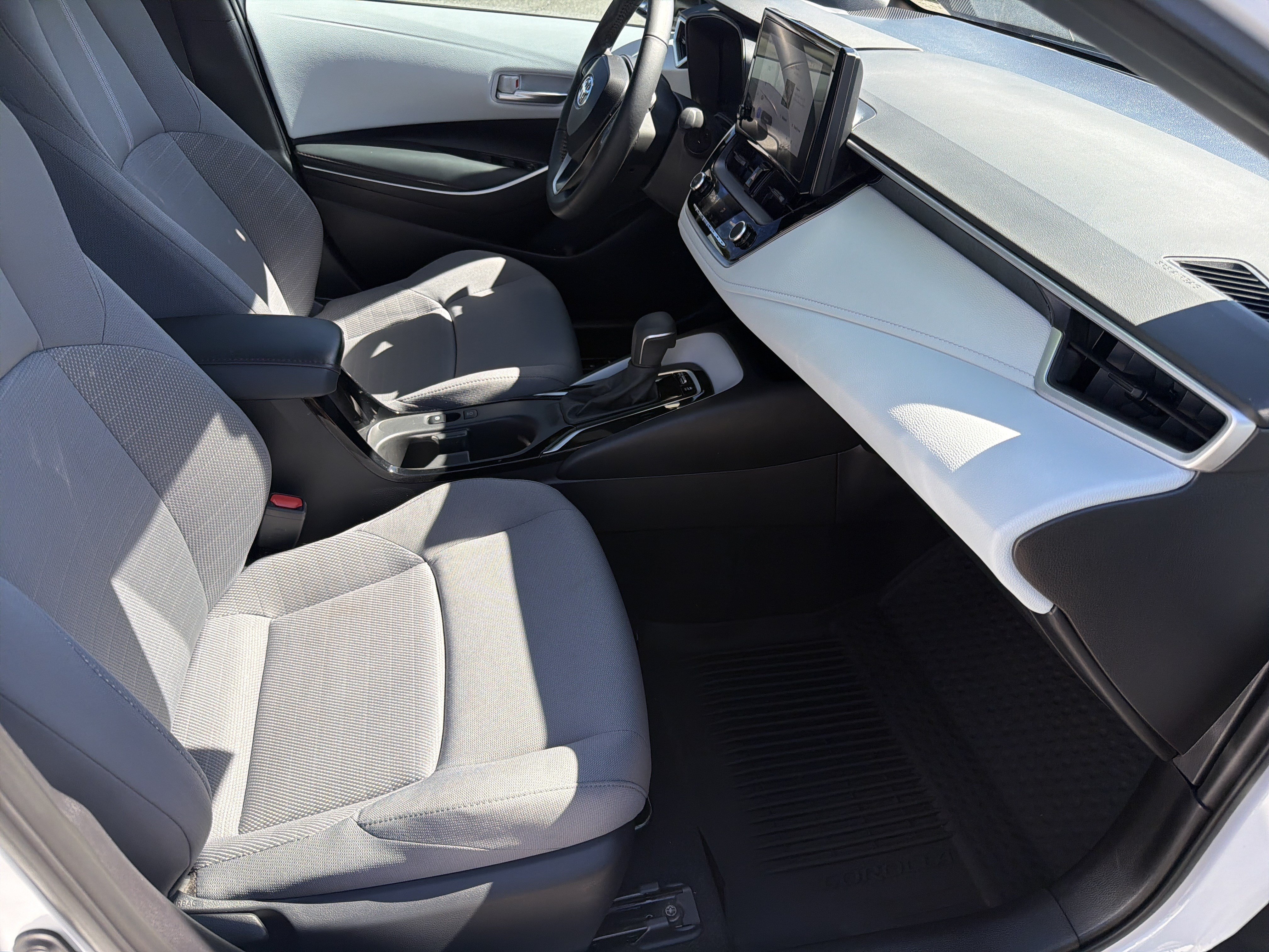 Certified 2025 Toyota Corolla SE FWD image 24