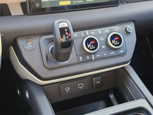 Used 2024 Land Rover Defender 110 S image 21