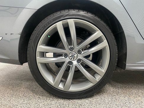 Used 2017 Volkswagen Passat 1.8T R-Line image 29