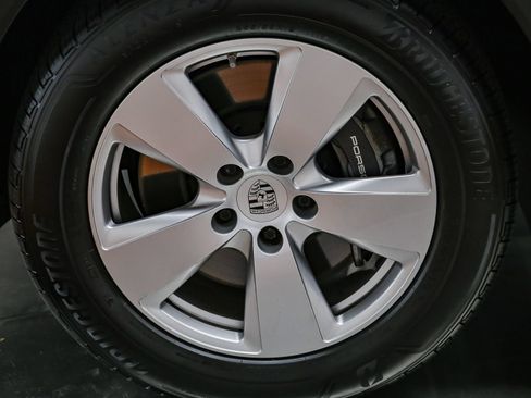 Certified 2023 Porsche Cayenne AWD/4WD image 13
