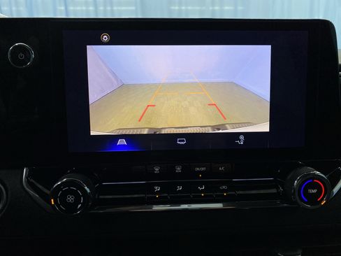 Used 2024 Chevrolet Colorado Trail Boss image 18