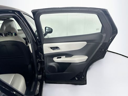 Used 2023 Nissan Ariya AWD image 31