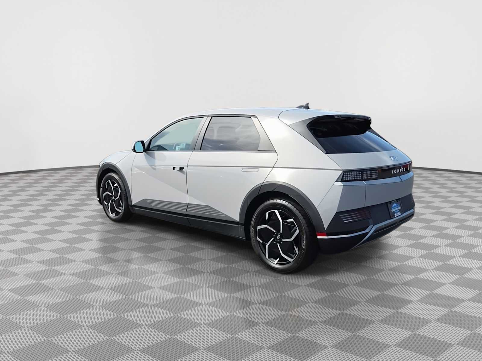 Used 2024 Hyundai Ioniq 5 SE RWD image 6