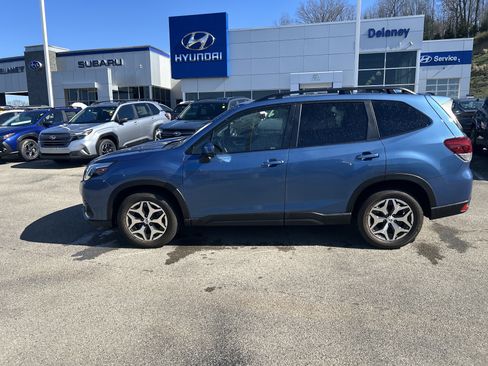 Used 2023 Subaru Forester Premium image 18