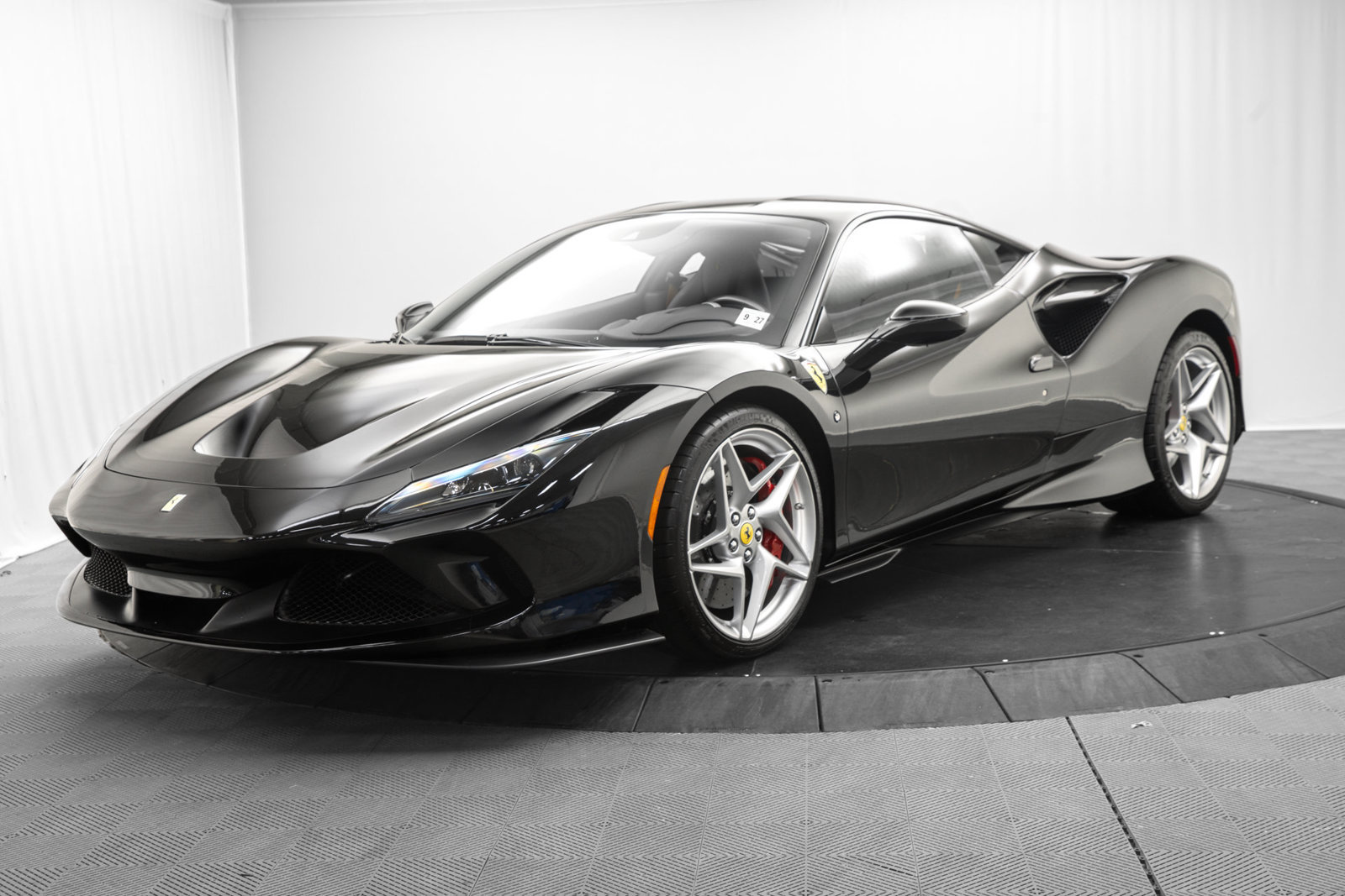 Used 2022 Ferrari F8 Tributo RWD image 3
