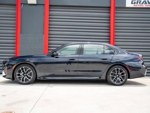 Used 2023 BMW 740i w/ Parking Assistance Package image 11