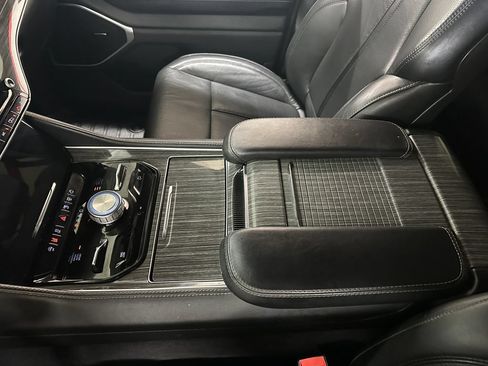 Used 2022 Jeep Wagoneer Series III w/ Flexible Seating Group AWD/4WD image 30