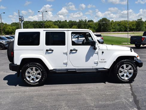 Used 2018 Jeep Wrangler Unlimited Sahara w/ Max Tow Package AWD/4WD image 11