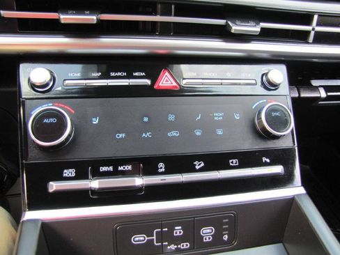 Used 2025 Hyundai Santa Fe SEL FWD image 33