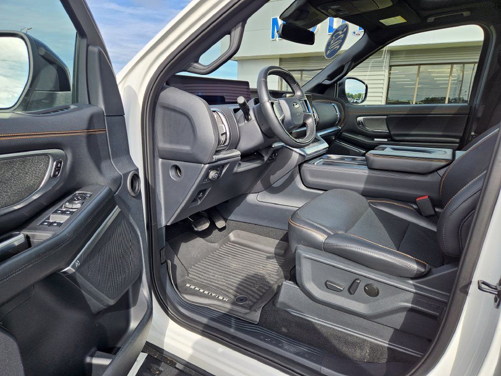 Used 2025 Ford Expedition Tremor AWD/4WD image 13