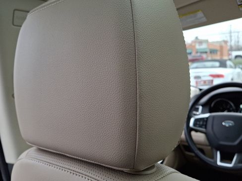 Used 2019 Land Rover Discovery Sport HSE image 13