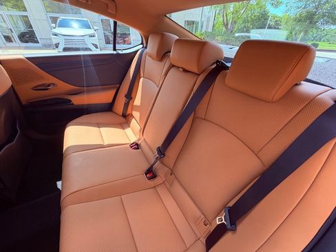 Used 2025 Lexus ES 350 w/ Premium Package FWD image 14