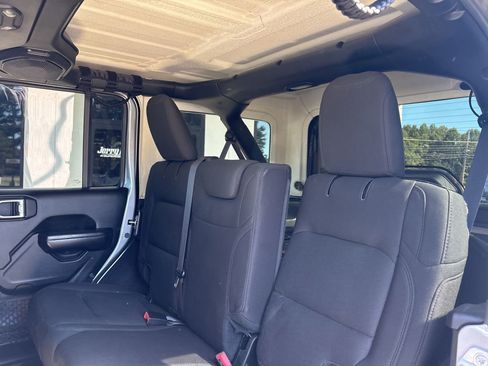 Used 2019 Jeep Wrangler Unlimited Sport S AWD/4WD image 5