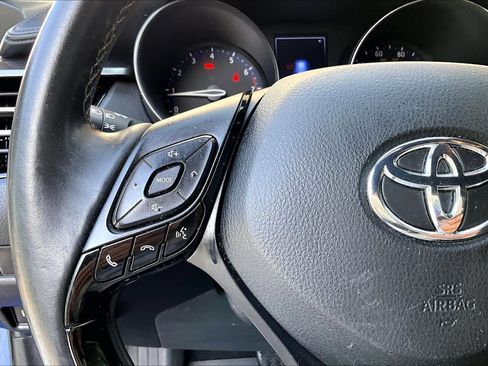 Used 2018 Toyota C-HR XLE FWD image 23