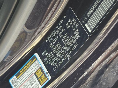 Used 2026 Kia Carnival FWD image 32