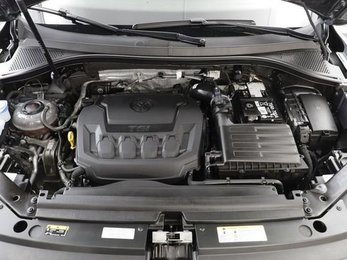 Certified 2024 Volkswagen Tiguan SE R-Line AWD/4WD image 23