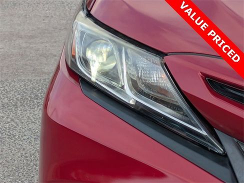 Used 2018 Toyota Camry SE image 10