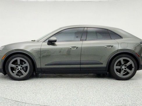 Used 2025 Porsche Macan Electric w/ Premium Package image 8