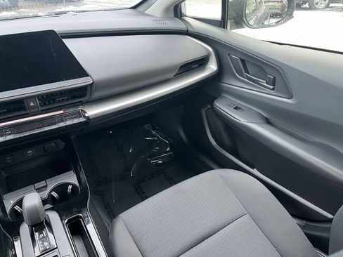 Used 2025 Toyota Prius LE image 31