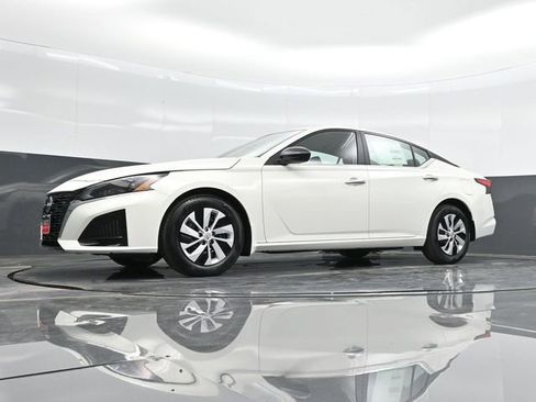 Used 2025 Nissan Altima 2.5 S image 40