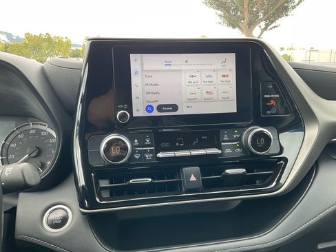 Used 2024 Toyota Highlander LE image 21