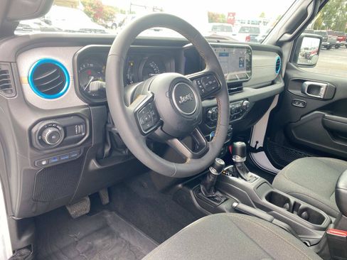 Used 2024 Jeep Wrangler Unlimited AWD/4WD image 26
