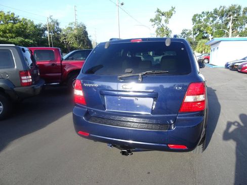 Used 2009 Kia Sorento LX image 4