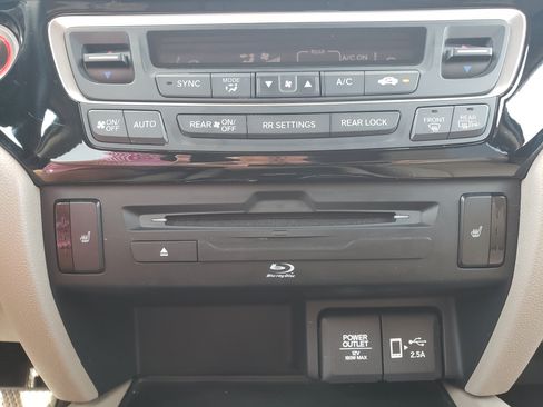 Used 2021 Honda Pilot Touring image 28