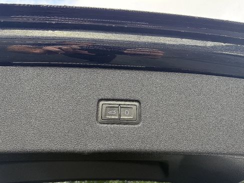 Used 2021 Audi Q8 Premium Plus w/ Premium Plus Package AWD/4WD image 23