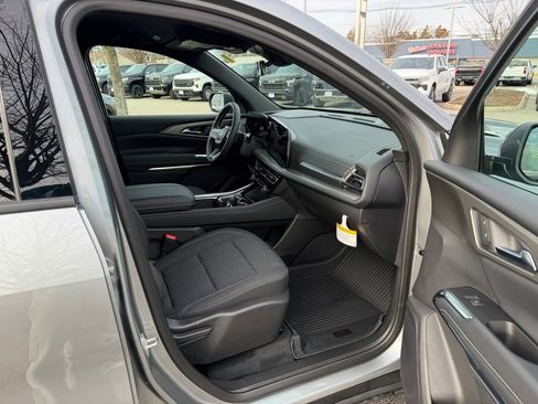 Used 2025 Chevrolet Traverse LT w/ LPO, Floor Liner Package image 24