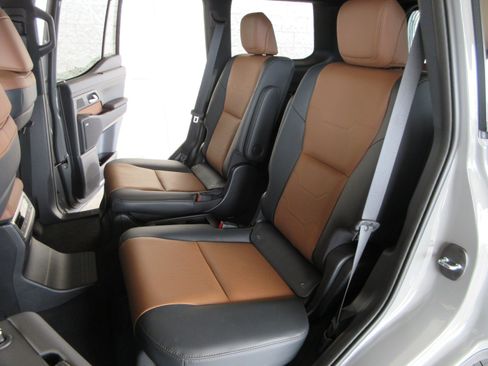 Used 2026 Lexus GX 550 w/ Accessory Package (2T) AWD/4WD image 26